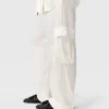 Pantalon cargo ample à empiècements en satin Pantalon cargo ample à empiècements en satin