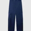 Pantalon cargo oversize en satin Pantalon cargo oversize en satin