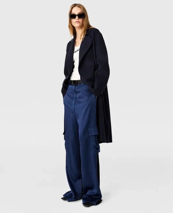 Pantalon cargo oversize en satin Pantalon cargo oversize en satin