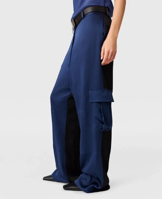 Pantalon cargo oversize en satin Pantalon cargo oversize en satin