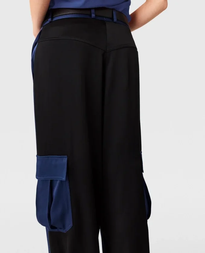 Pantalon cargo oversize en satin Pantalon cargo oversize en satin