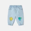 Pantalon de survêtement en jean avec motif Earth Friends Pantalon de survêtement en jean avec motif Earth Friends