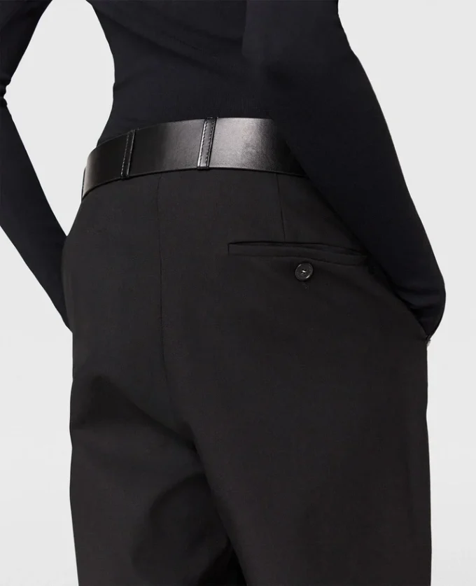 Pantalon droit à motif crocodile en relief Pantalon droit à motif crocodile en relief