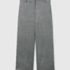 Pantalon droit à pinces et à rayures fines Pantalon droit à pinces et à rayures fines