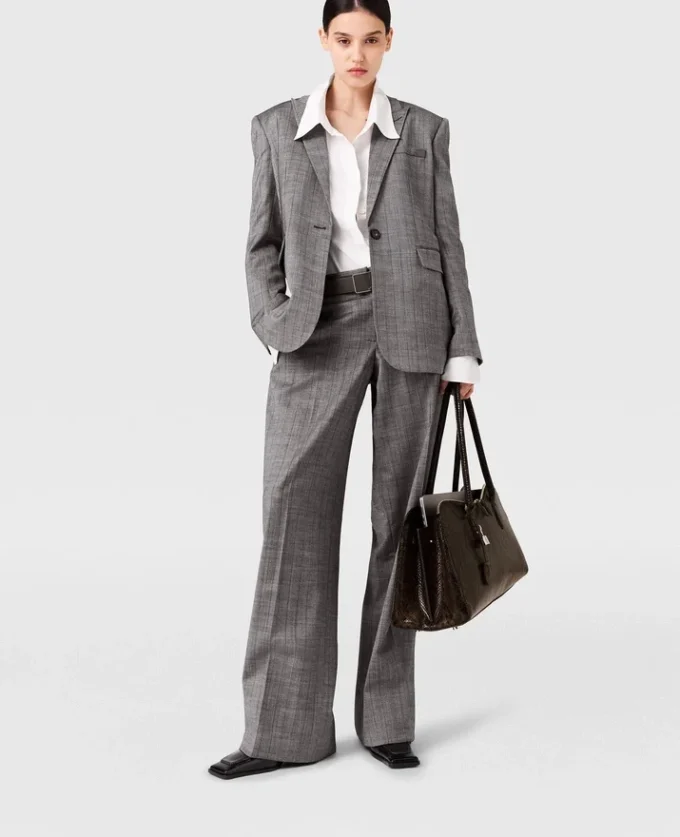 Pantalon droit à pinces et à rayures fines Pantalon droit à pinces et à rayures fines
