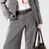 Pantalon droit à pinces et à rayures fines Pantalon droit à pinces et à rayures fines