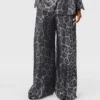 Pantalon oversize à cordon coulissant et imprimé léopard Pantalon oversize à cordon coulissant et imprimé léopard