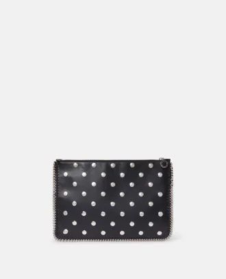 Pochette à fermeture éclair cloutée Falabella