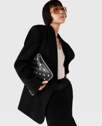 Pochette à fermeture éclair cloutée Falabella