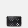 Pochette à fermeture éclair cloutée Falabella Pochette à fermeture éclair cloutée Falabella
