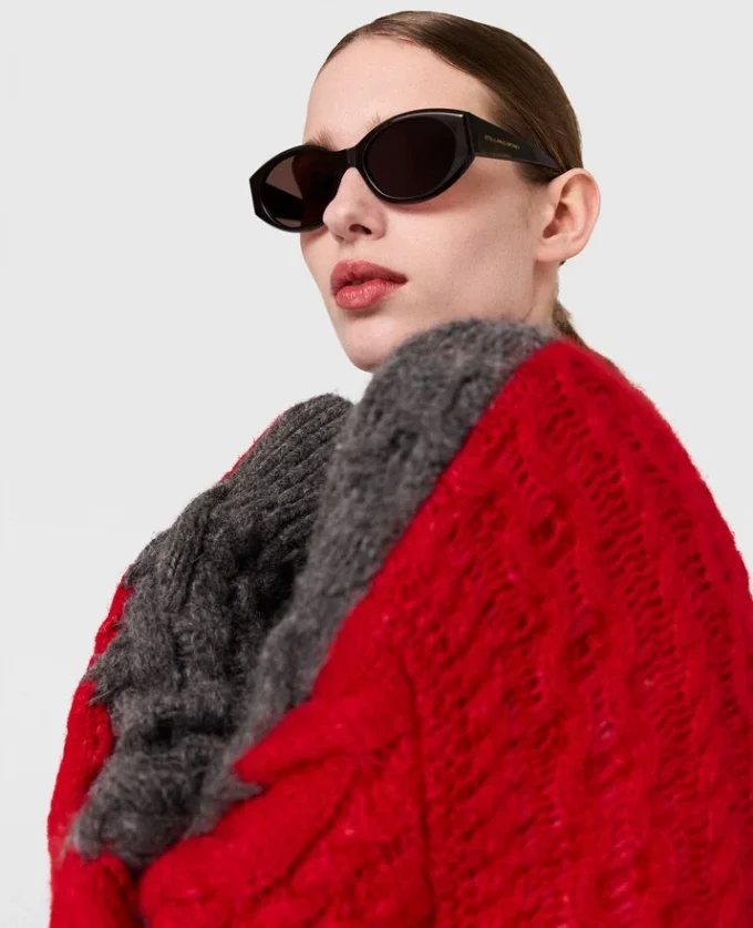 Pull à col roulé et manches lacées en maille torsadée