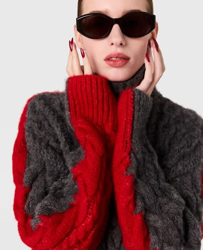 Pull à col roulé et manches lacées en maille torsadée