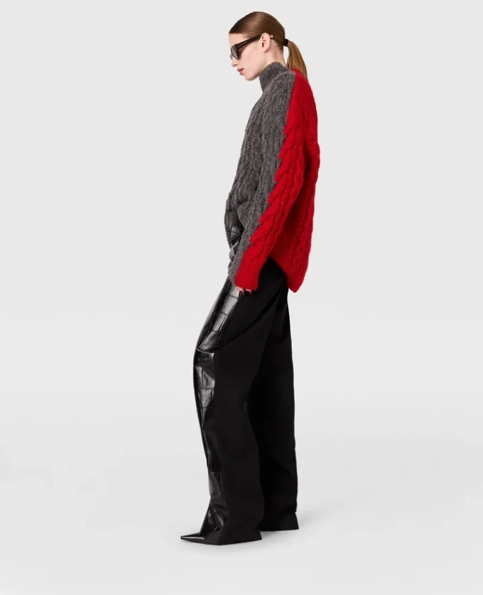 Pull à col roulé et manches lacées en maille torsadée