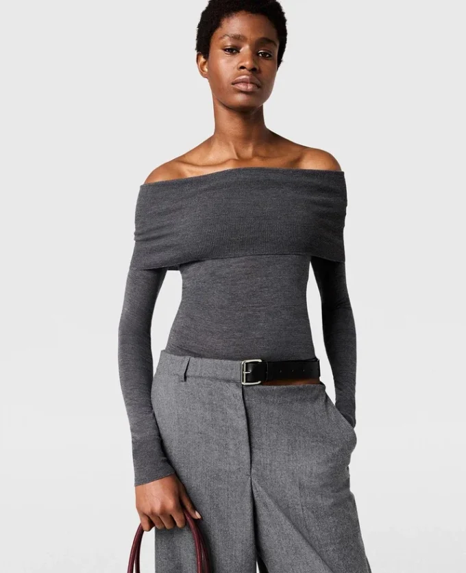 Pull à manches longues et épaules dénudées