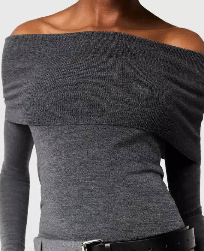 Pull à manches longues et épaules dénudées
