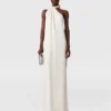 Robe asymétrique en satin à col bénitier ornée Robe asymétrique en satin à col bénitier ornée