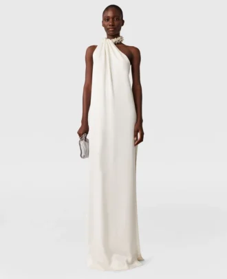 Robe asymétrique en satin à col bénitier ornée