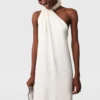 Robe asymétrique en satin à col bénitier ornée Robe asymétrique en satin à col bénitier ornée