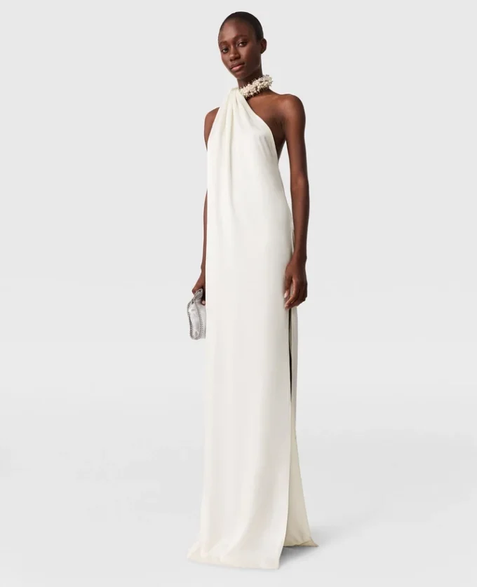 Robe asymétrique en satin à col bénitier ornée Robe asymétrique en satin à col bénitier ornée