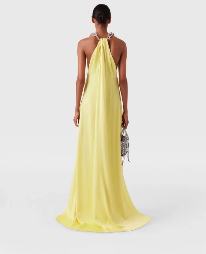 Robe à col bénitier et chaîne en cristal Robe à col bénitier et chaîne en cristal