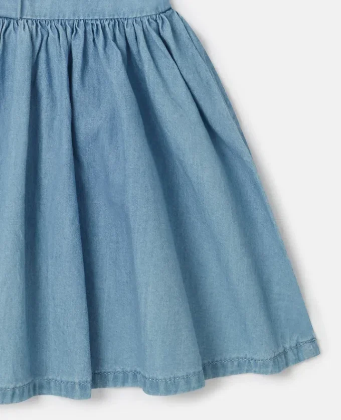 Robe en denim brodée de coccinelles