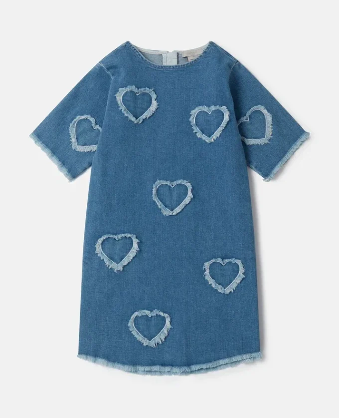 Robe en denim stretch avec patch cœur à franges Robe en denim stretch avec patch cœur à franges