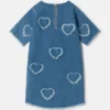 Robe en denim stretch avec patch cœur à franges Robe en denim stretch avec patch cœur à franges