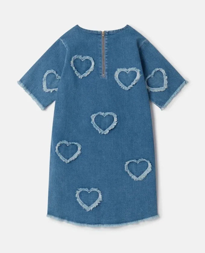 Robe en denim stretch avec patch cœur à franges Robe en denim stretch avec patch cœur à franges
