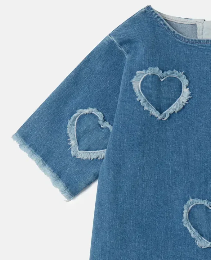 Robe en denim stretch avec patch cœur à franges Robe en denim stretch avec patch cœur à franges