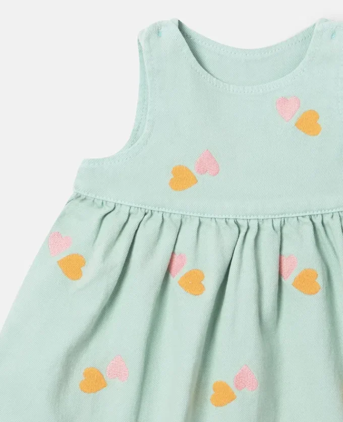Robe en gabardine brodée d’un cœur Robe en gabardine brodée d’un cœur