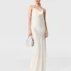 Robe en satin à bretelles chaîne Falabella Robe en satin à bretelles chaîne Falabella