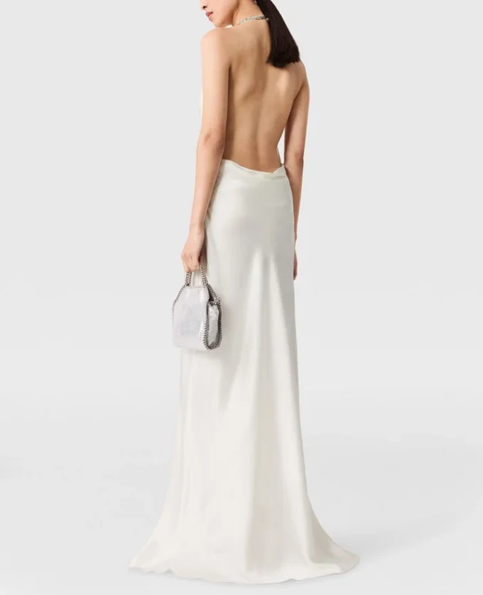 Robe en satin à bretelles chaîne Falabella Robe en satin à bretelles chaîne Falabella