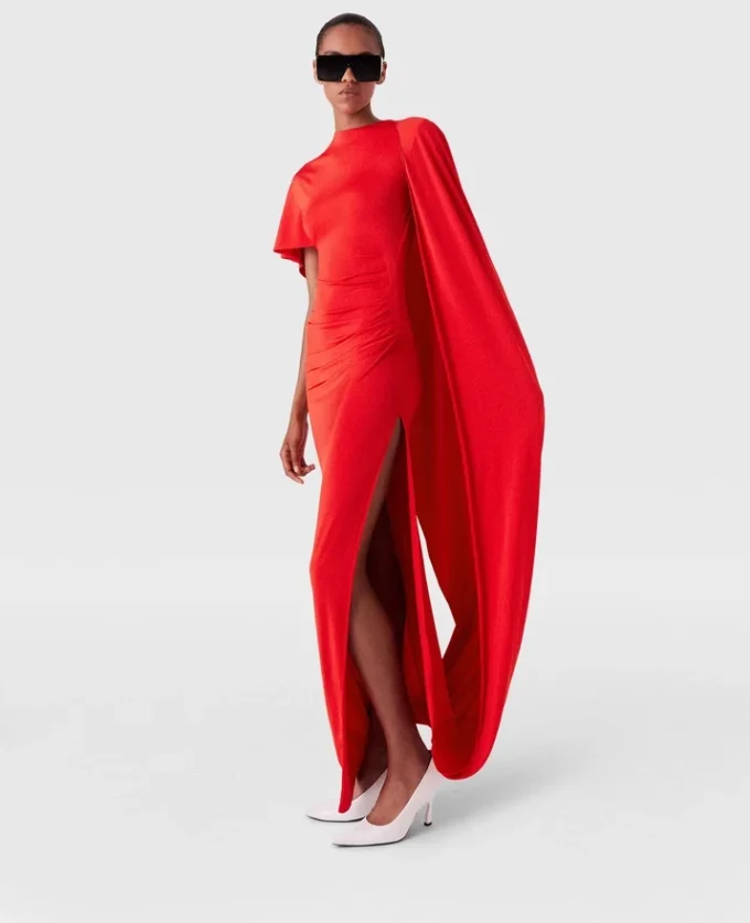 Robe longue asymétrique à cape