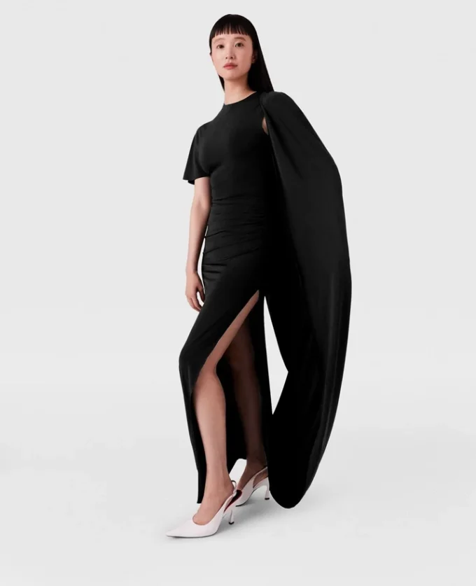 Robe longue asymétrique à cape