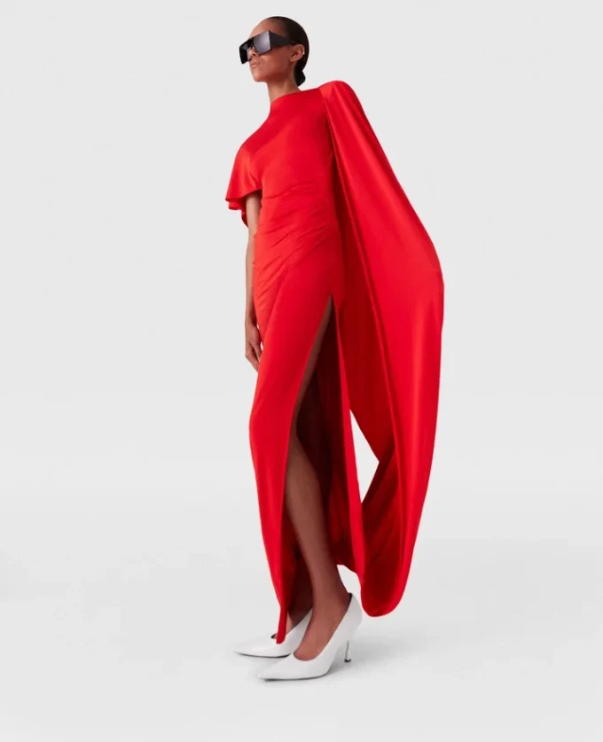 Robe longue asymétrique à cape