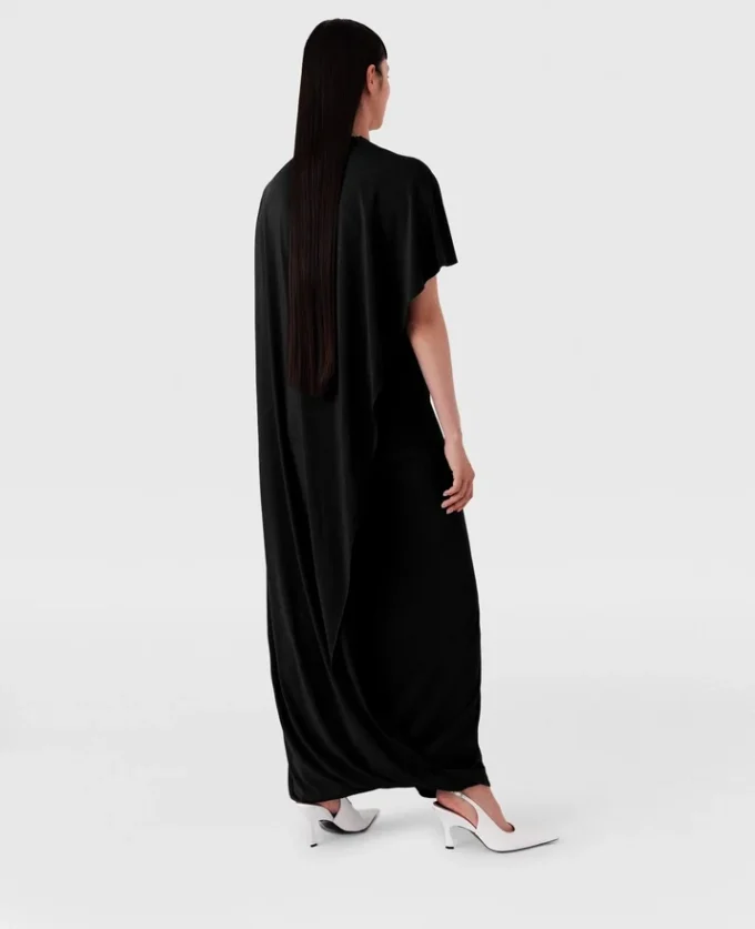 Robe longue asymétrique à cape
