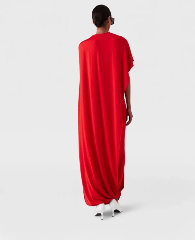 Robe longue asymétrique à cape