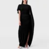 Robe longue asymétrique à cape