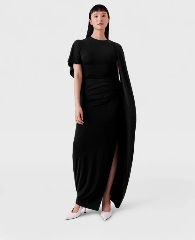 Robe longue asymétrique à cape