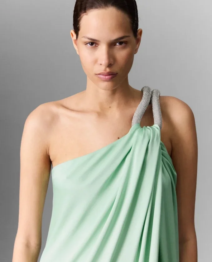 Robe longue asymétrique drapée à maillons en cristal sans plomb Robe longue asymétrique drapée à maillons en cristal sans plomb