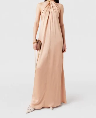 Robe longue en satin à col licou et chaîne