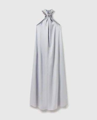 Robe longue en satin à col licou et chaîne à billes