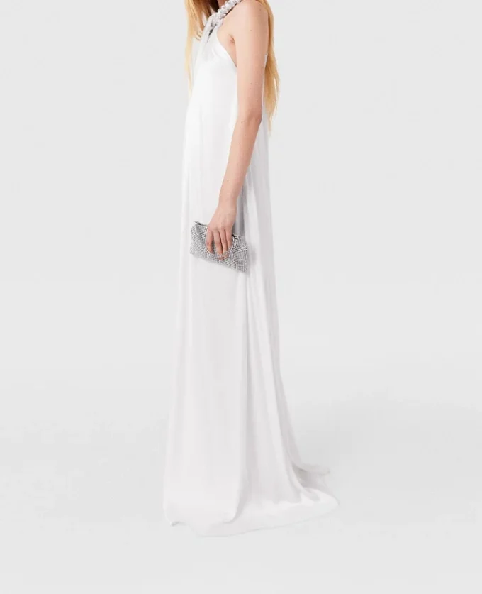 Robe longue en satin à dos nu et cristaux Robe longue en satin à dos nu et cristaux