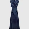 Robe longue à manches courtes en satin