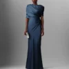 Robe longue à manches courtes en satin