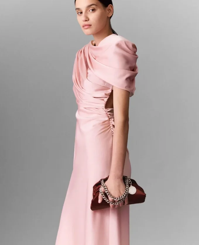 Robe longue à manches courtes en satin Robe longue à manches courtes en satin