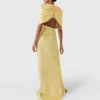 Robe longue à manches courtes en satin