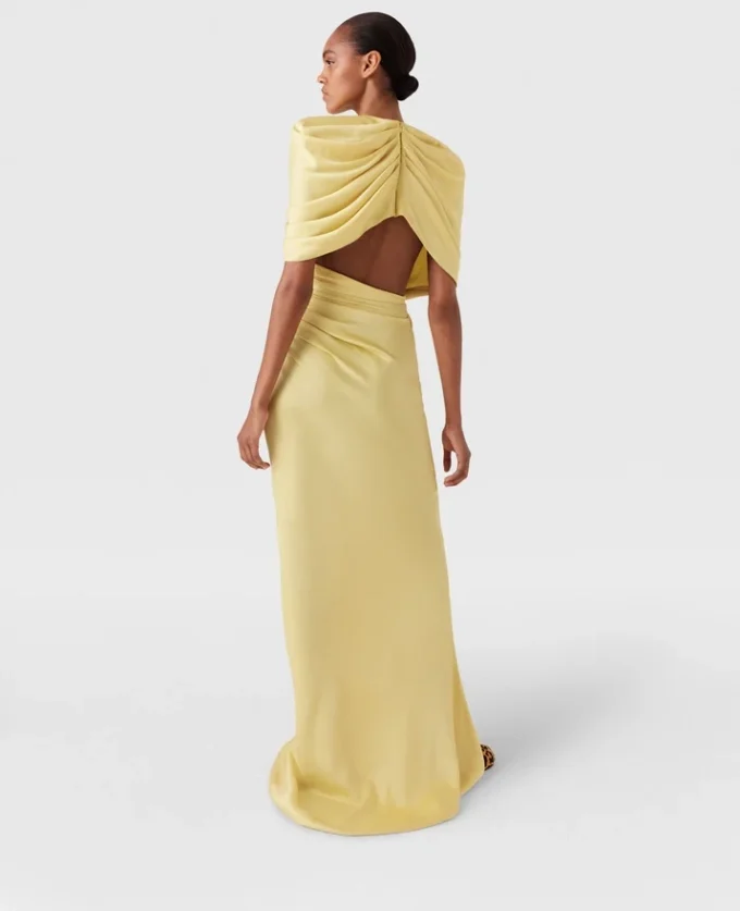 Robe longue à manches courtes en satin