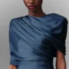 Robe longue à manches courtes en satin