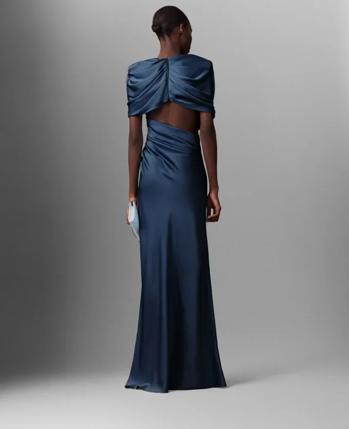 Robe longue à manches courtes en satin